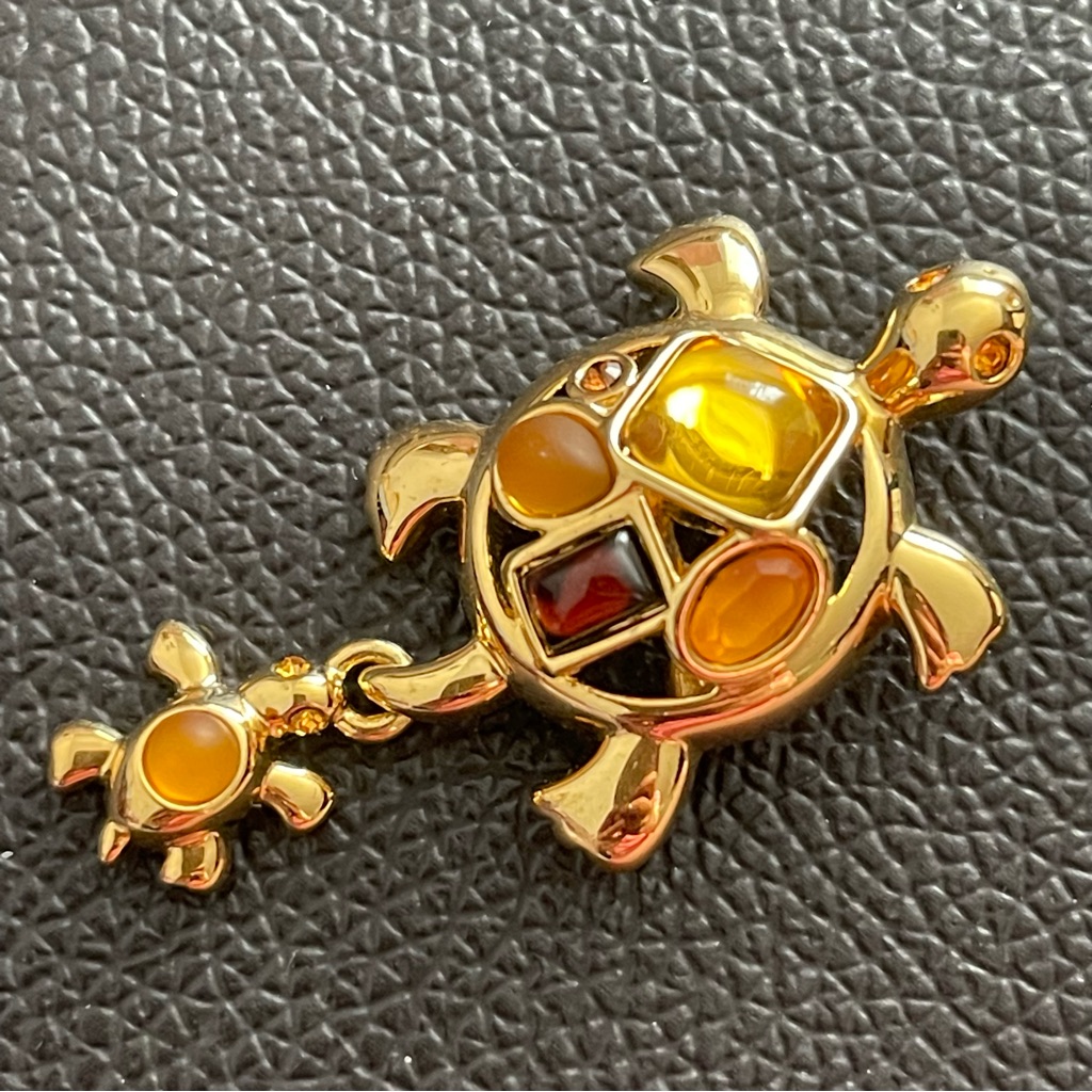 Vintage Monet Turtle Brooch 18$